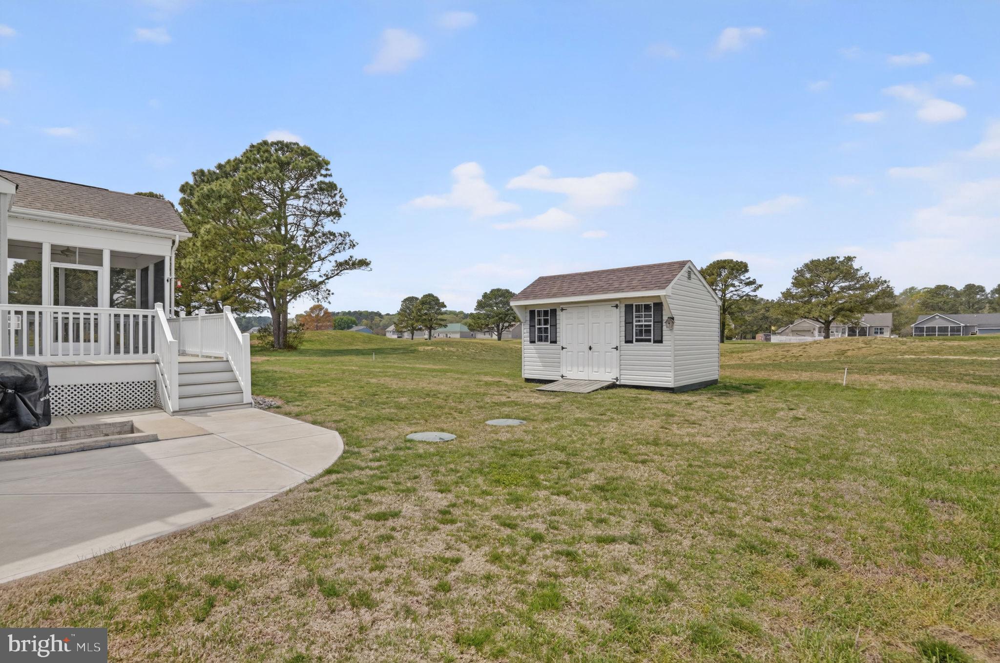 CAPTAIN'S COVE - Residential