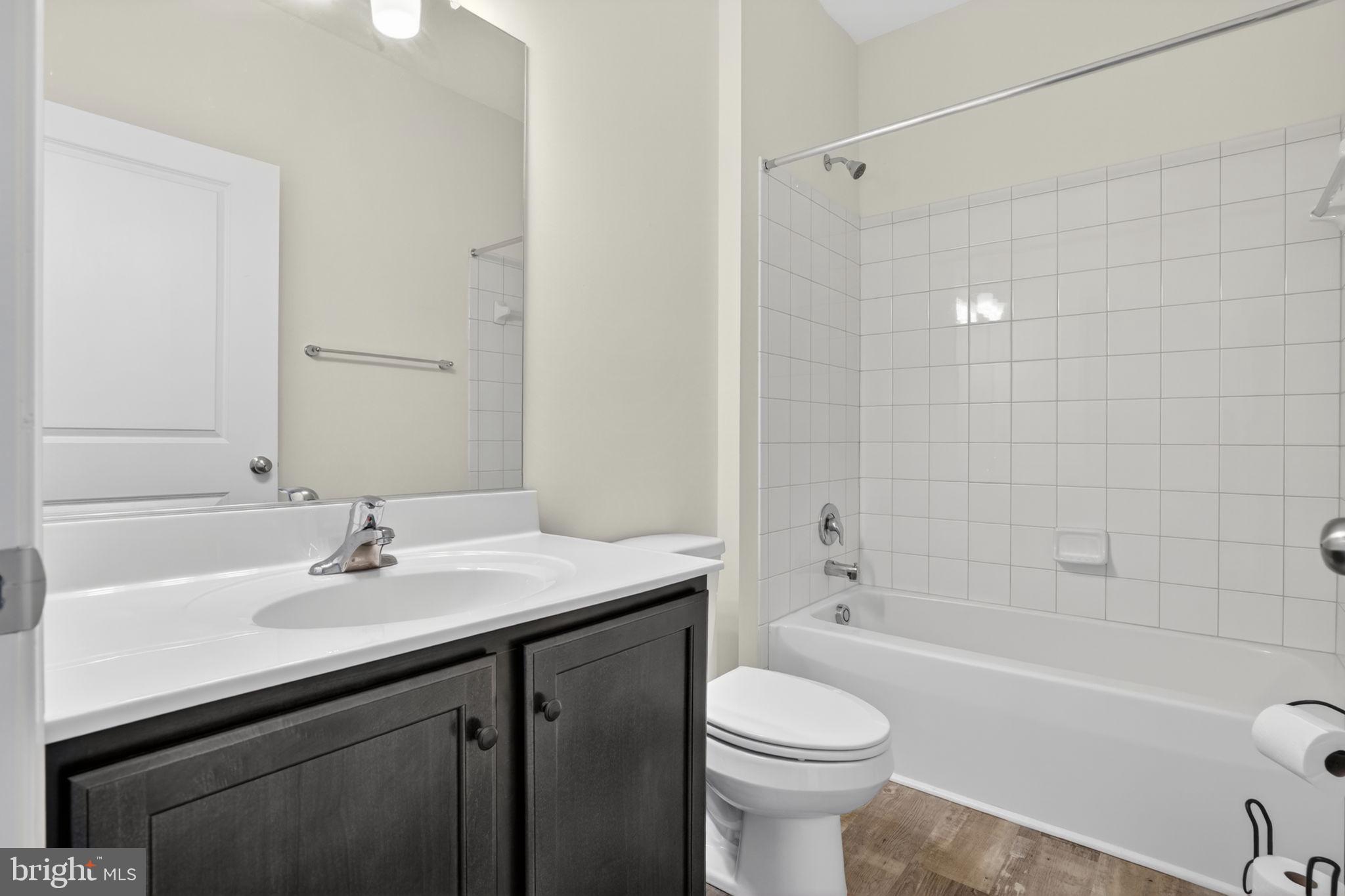 CAPTAIN'S COVE - Residential