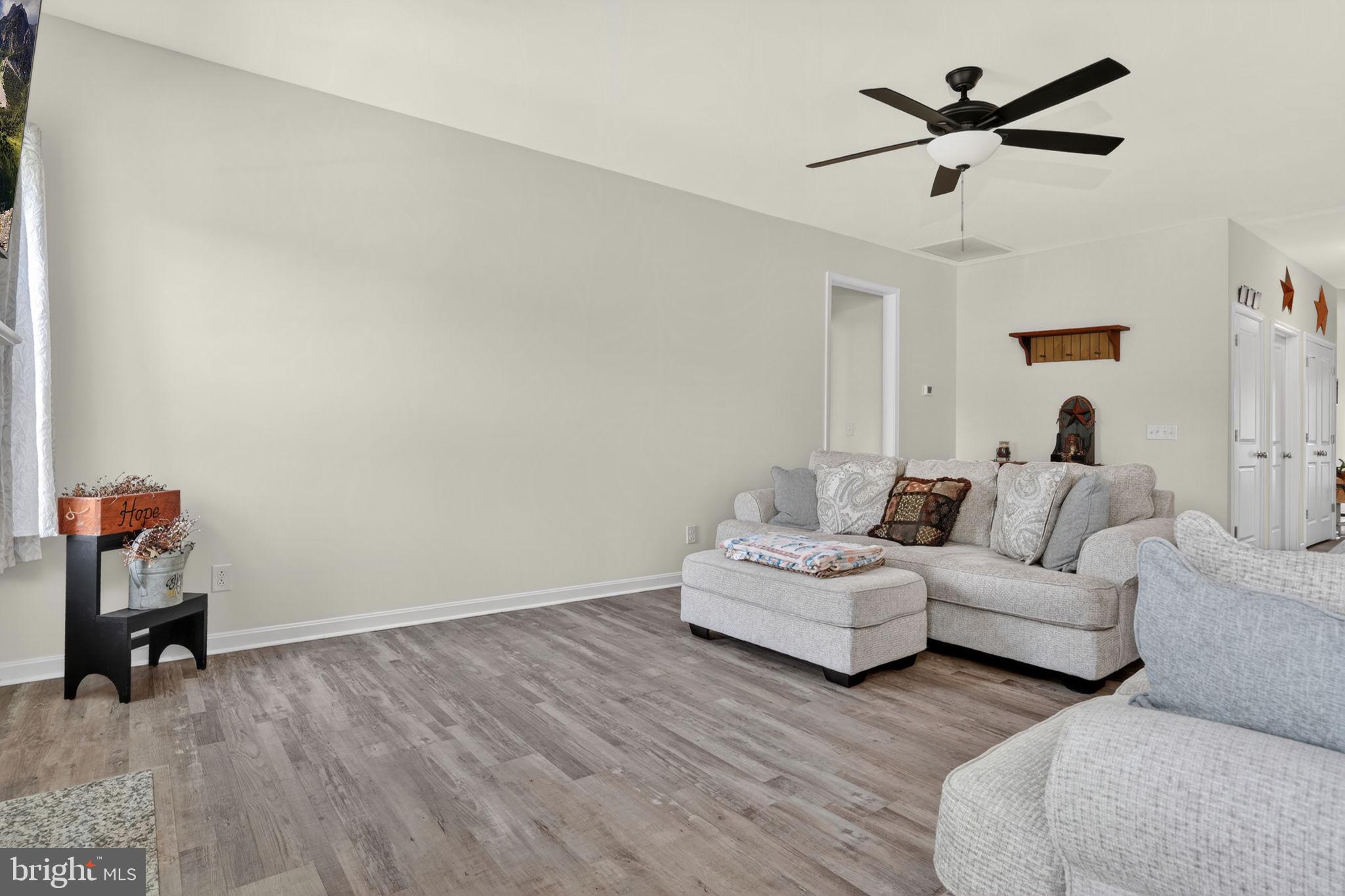 CAPTAIN'S COVE - Residential