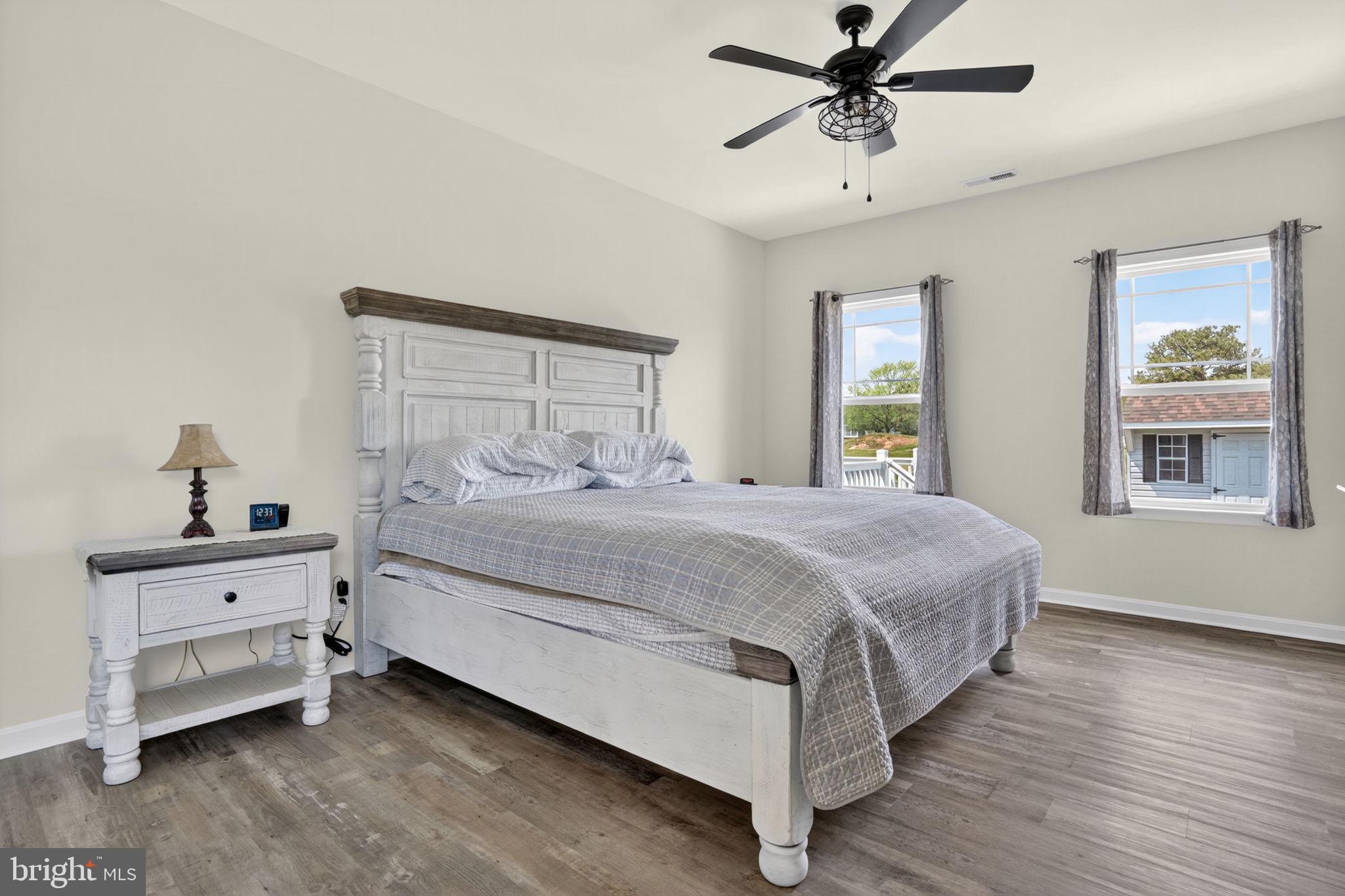 CAPTAIN'S COVE - Residential