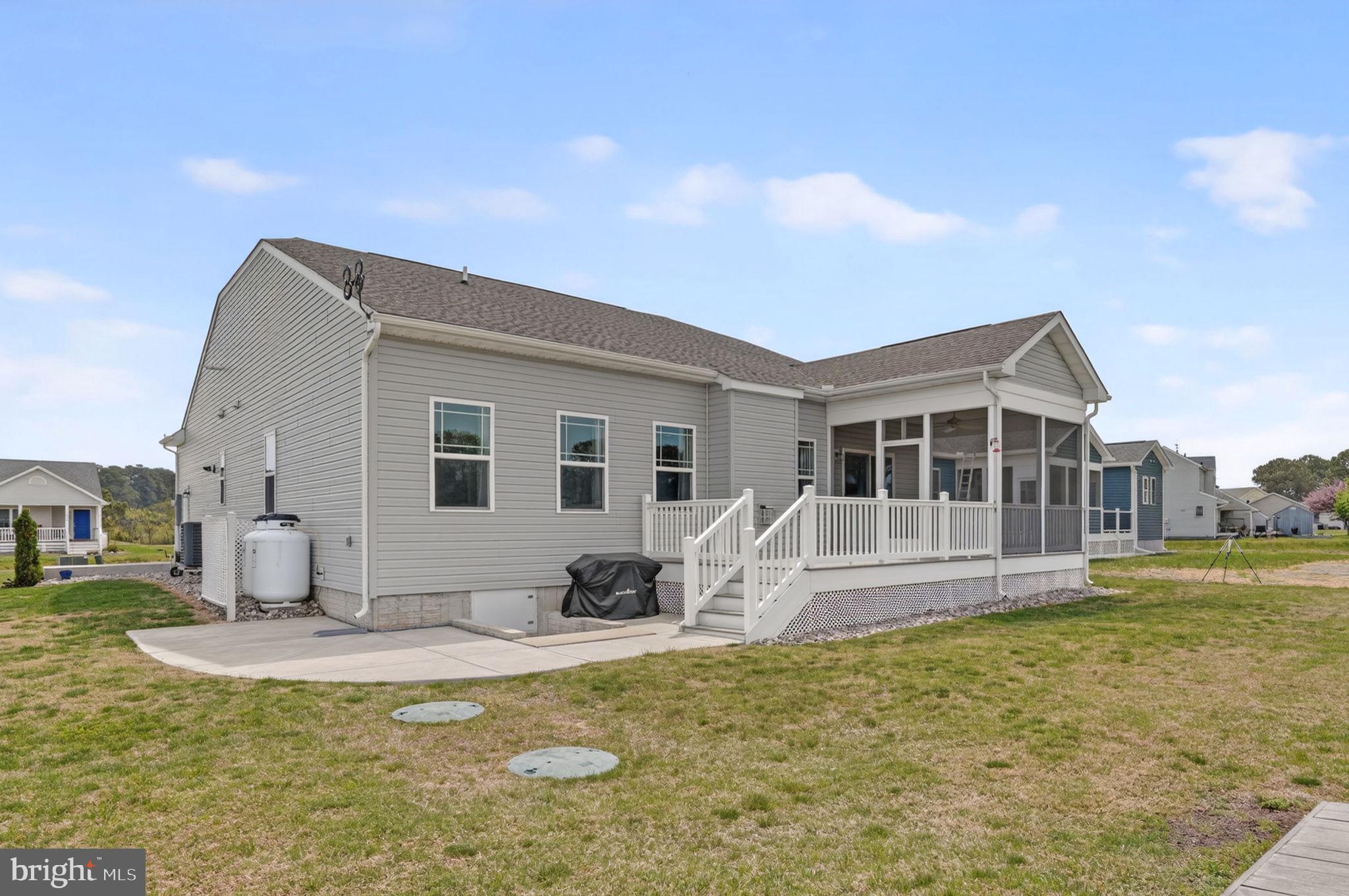 CAPTAIN'S COVE - Residential