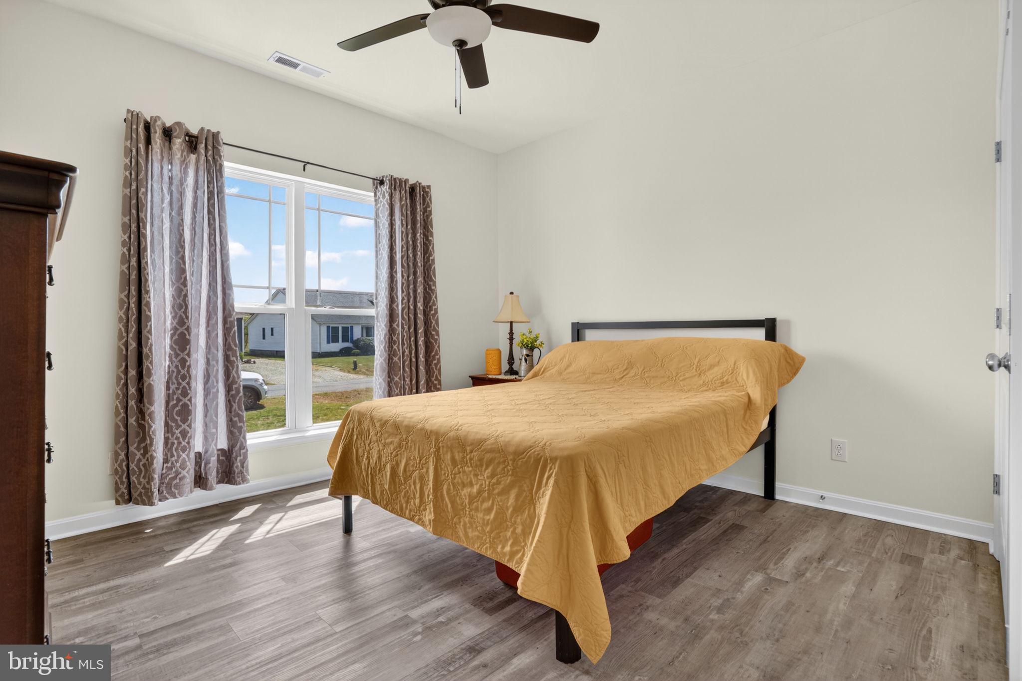 CAPTAIN'S COVE - Residential