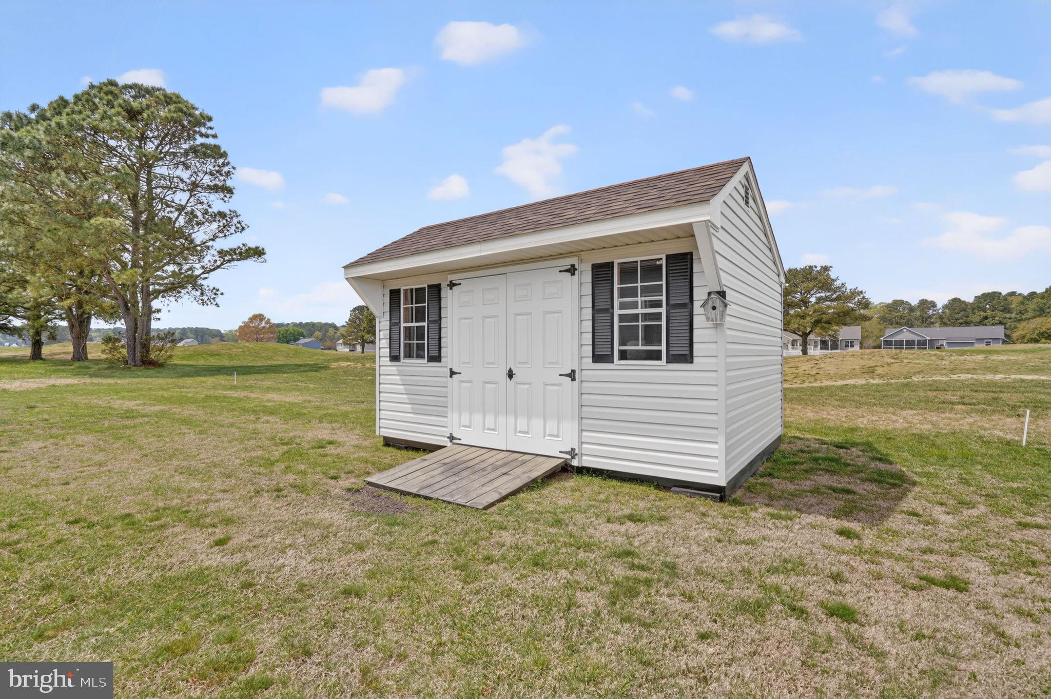 CAPTAIN'S COVE - Residential