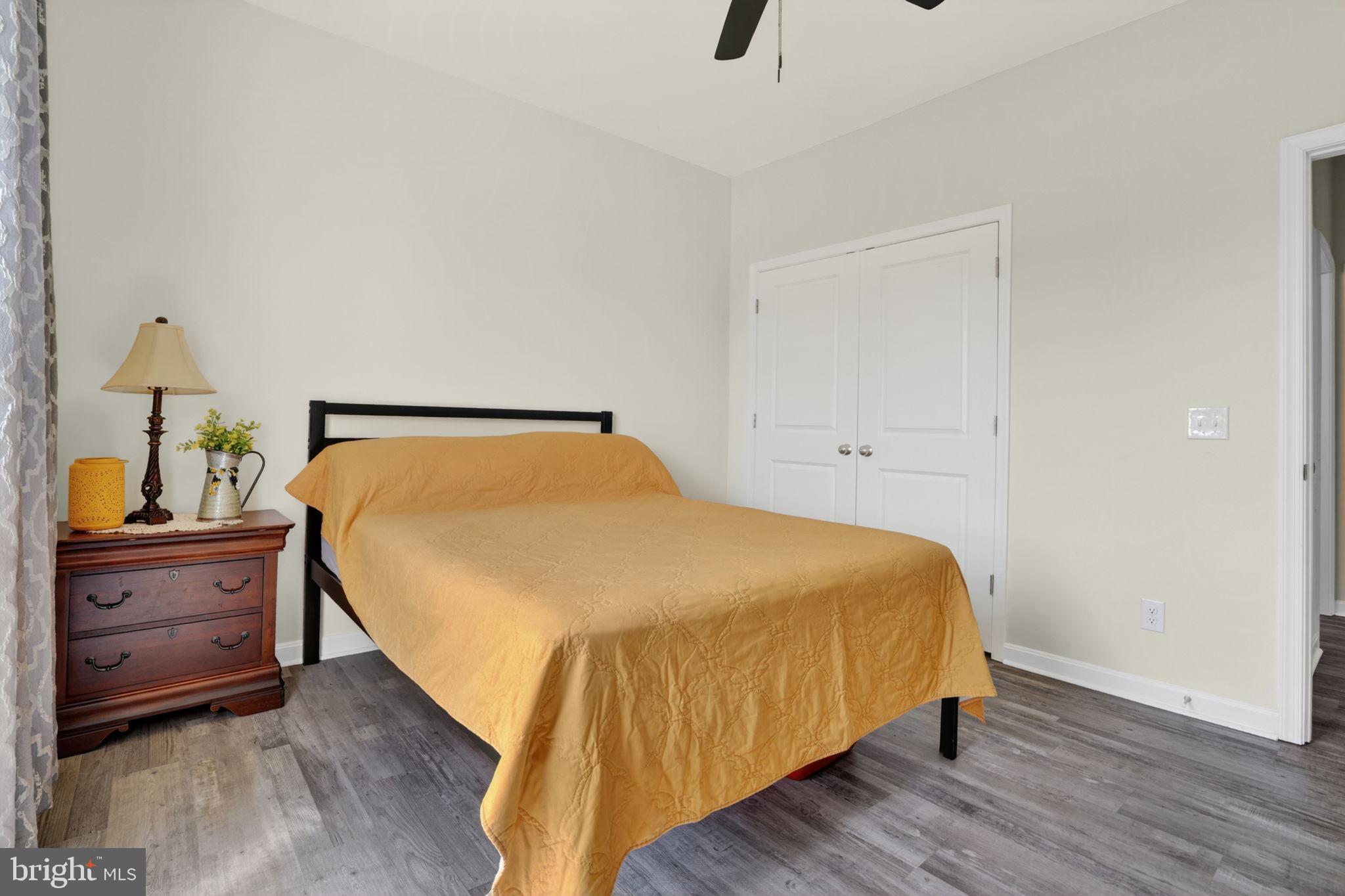 CAPTAIN'S COVE - Residential