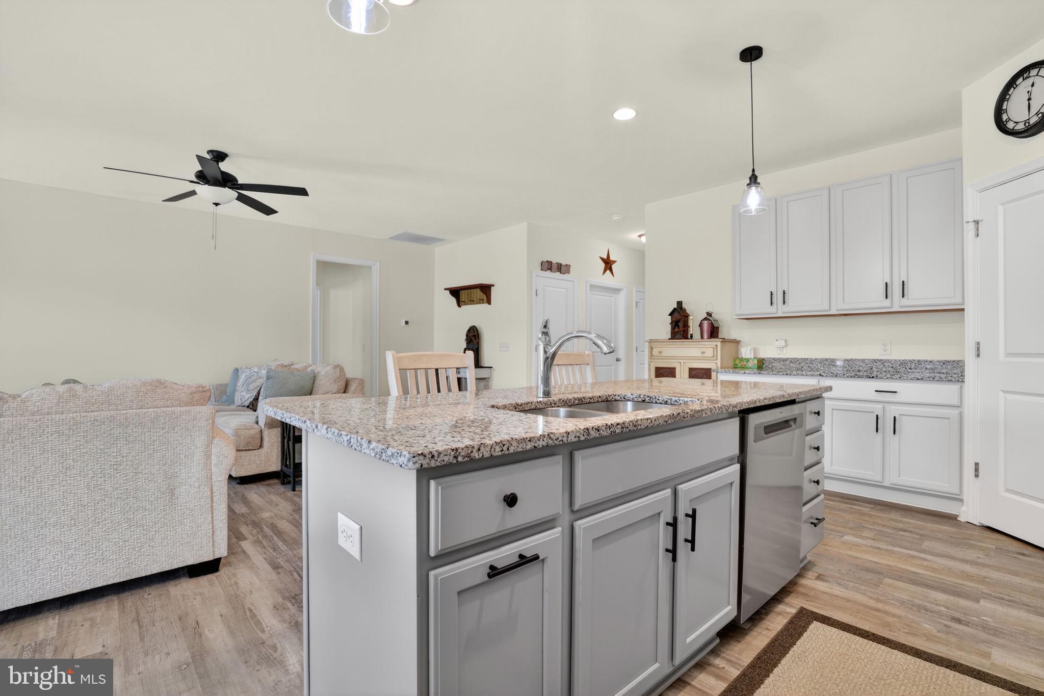 CAPTAIN'S COVE - Residential