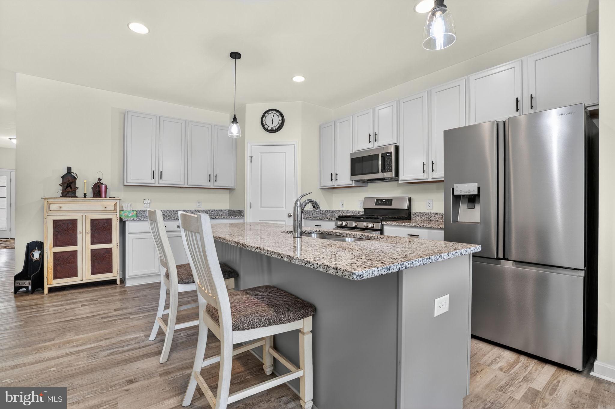 CAPTAIN'S COVE - Residential