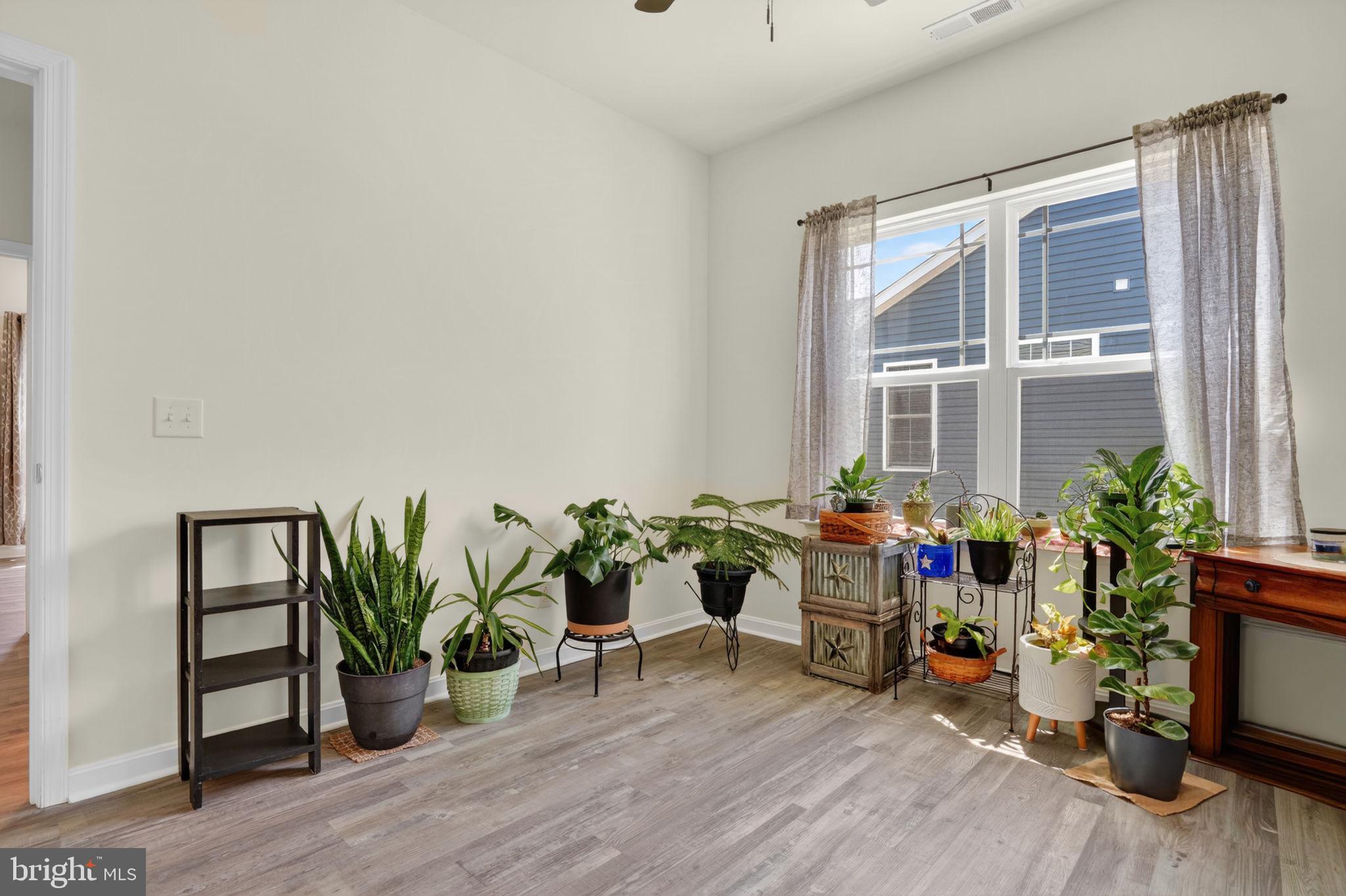 CAPTAIN'S COVE - Residential