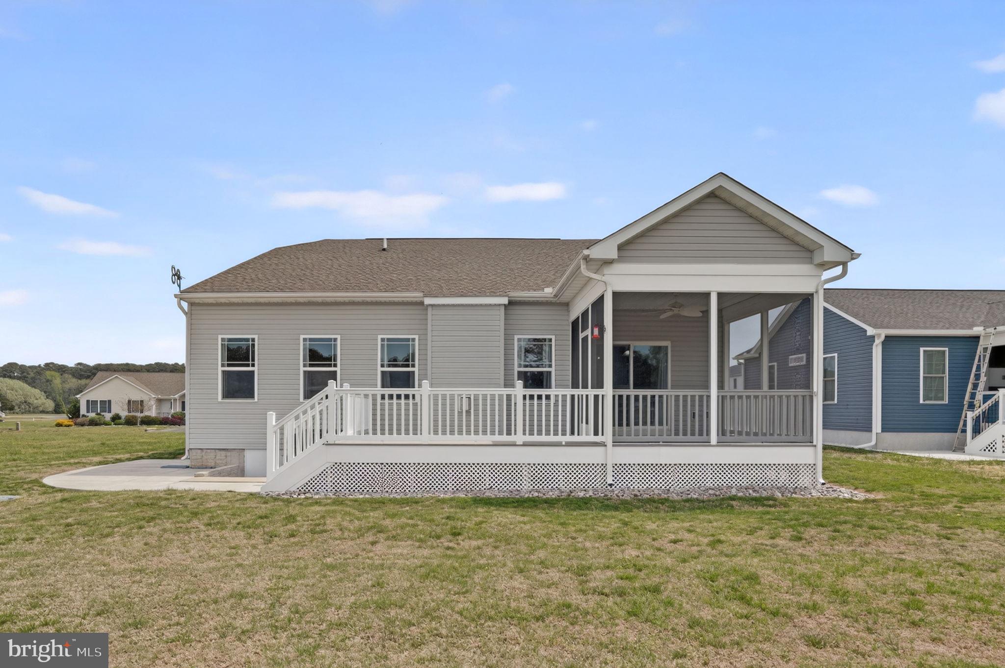 CAPTAIN'S COVE - Residential