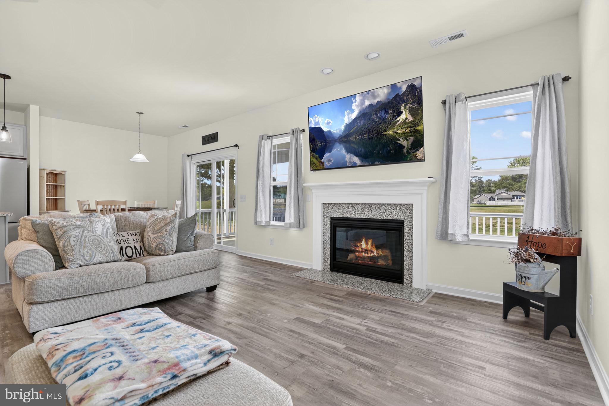 CAPTAIN'S COVE - Residential