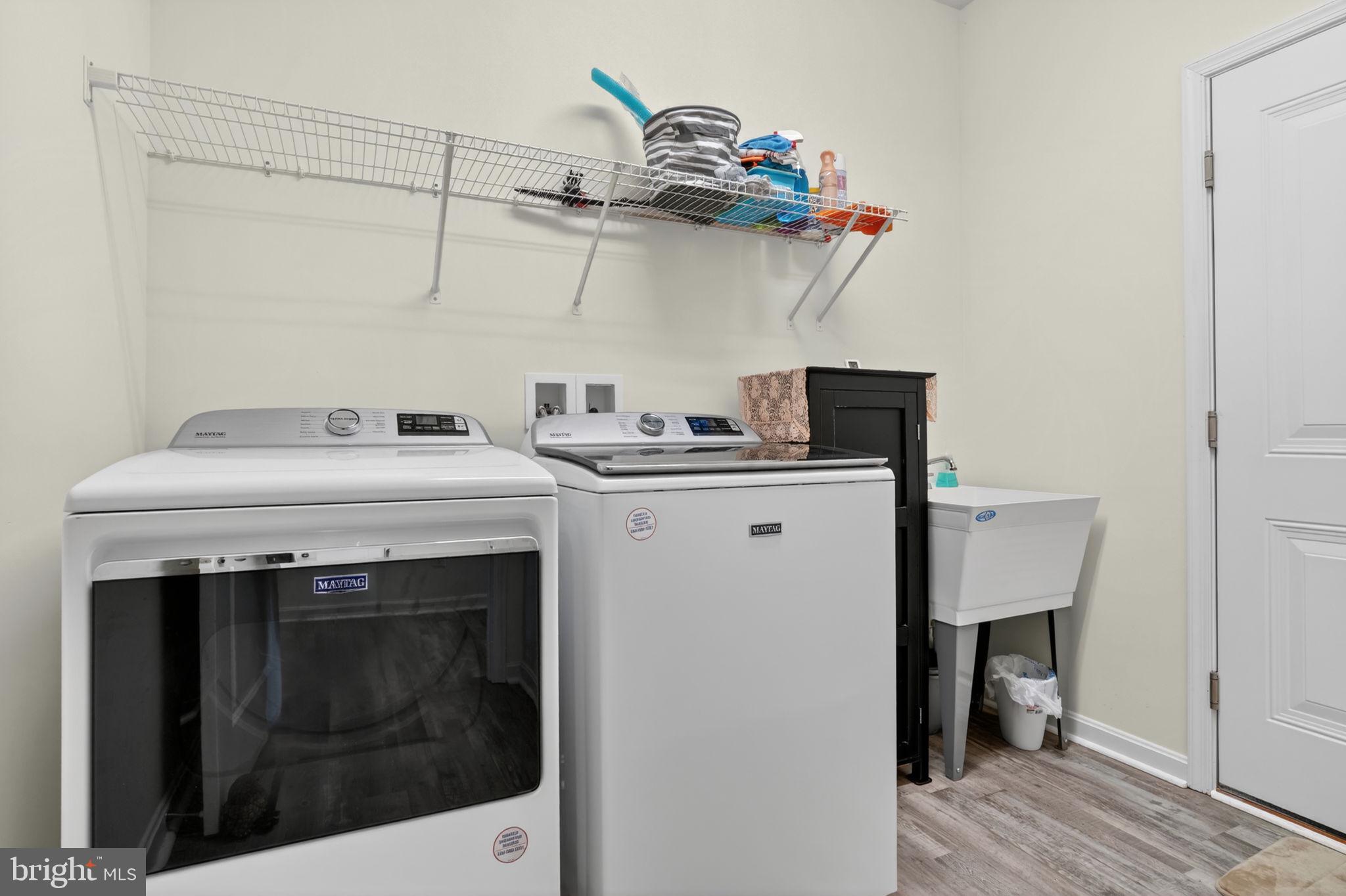 CAPTAIN'S COVE - Residential