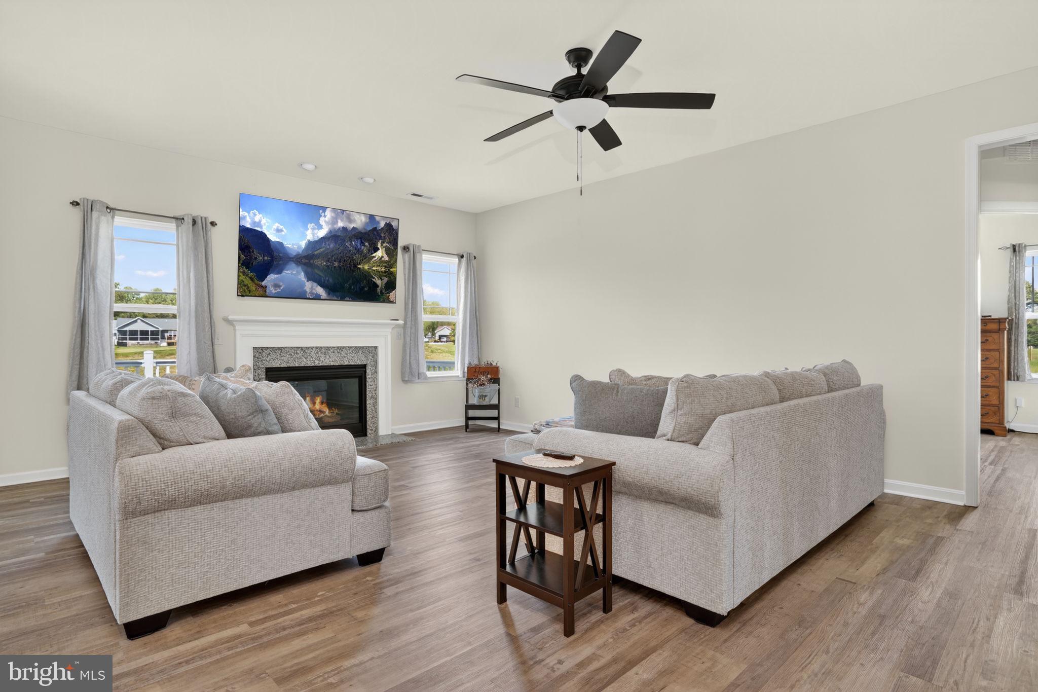 CAPTAIN'S COVE - Residential