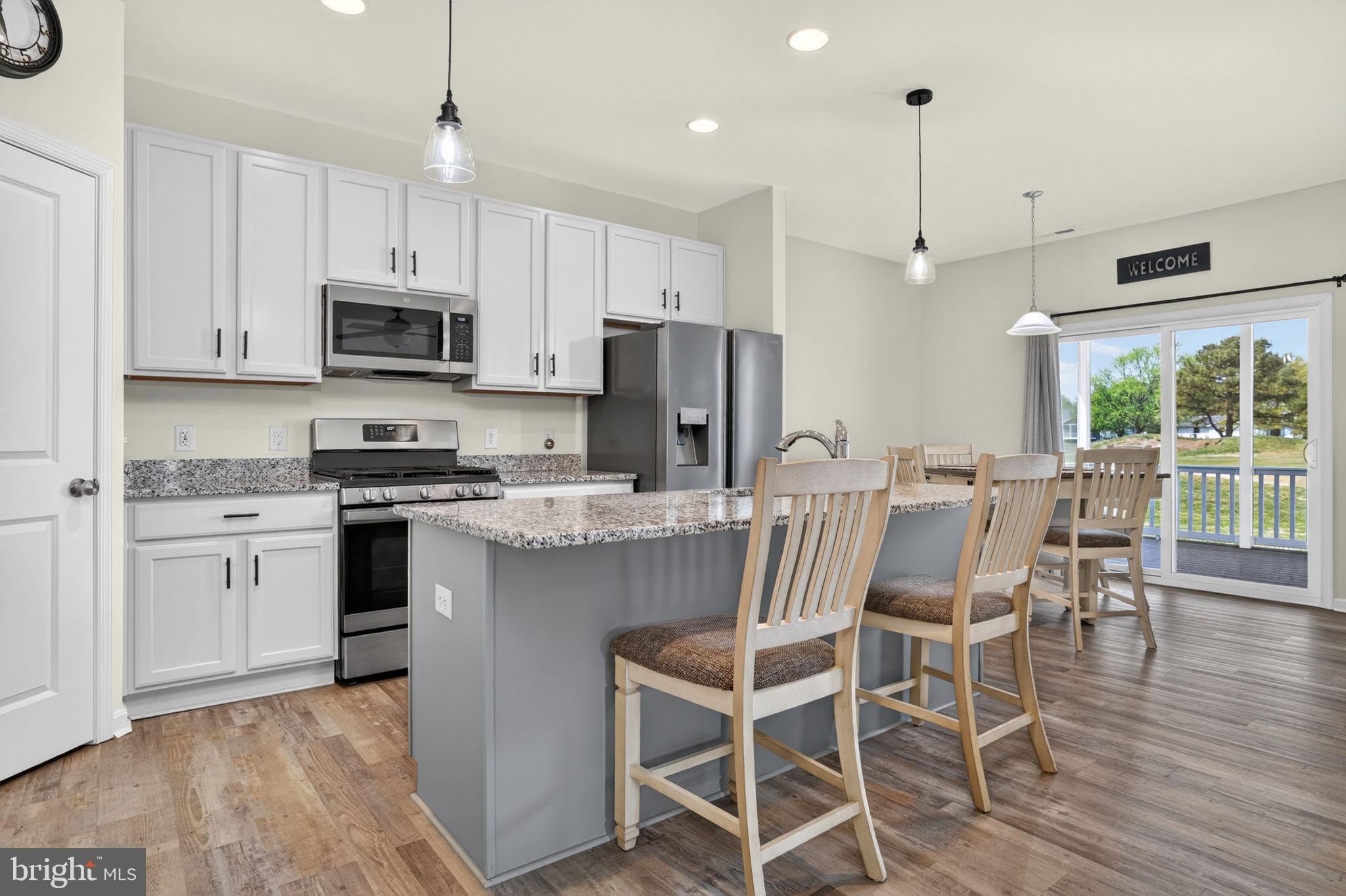 CAPTAIN'S COVE - Residential