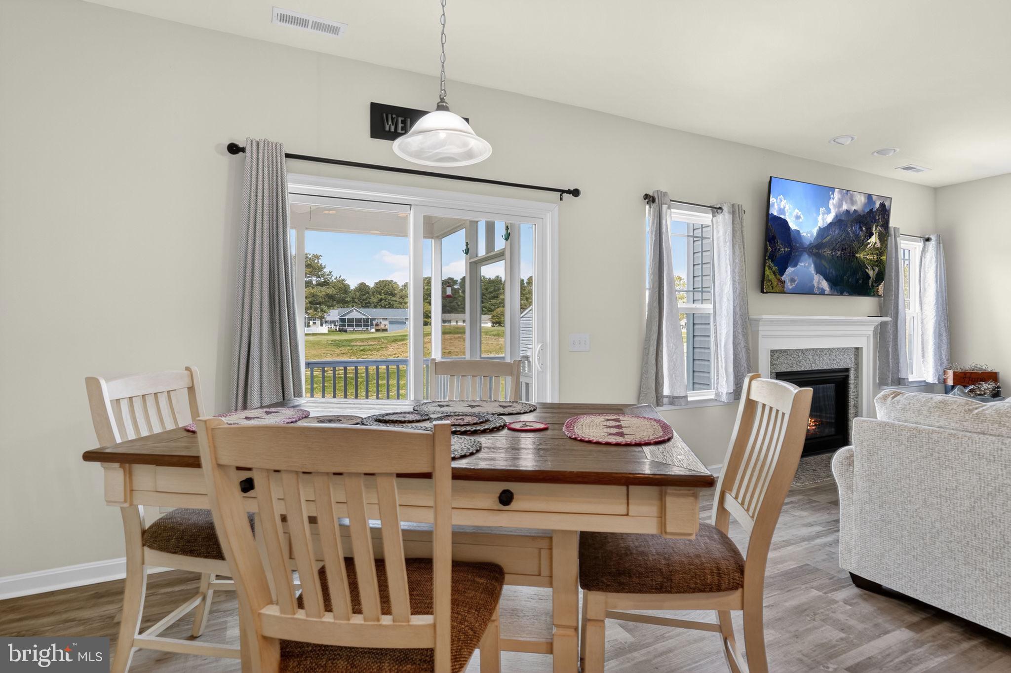 CAPTAIN'S COVE - Residential