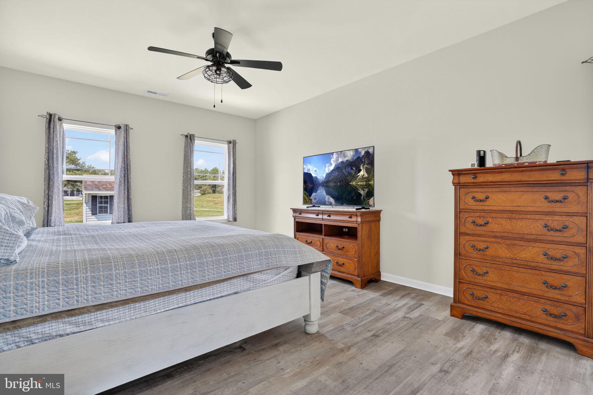 CAPTAIN'S COVE - Residential