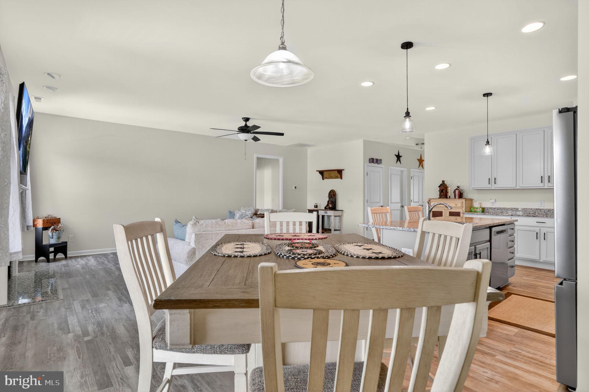 CAPTAIN'S COVE - Residential