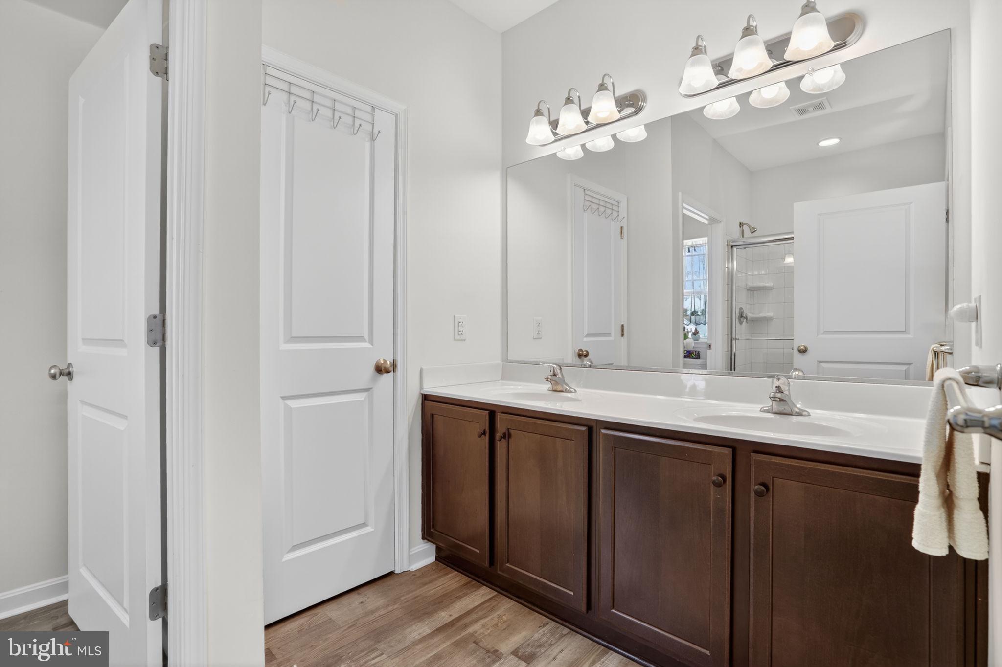 CAPTAIN'S COVE - Residential