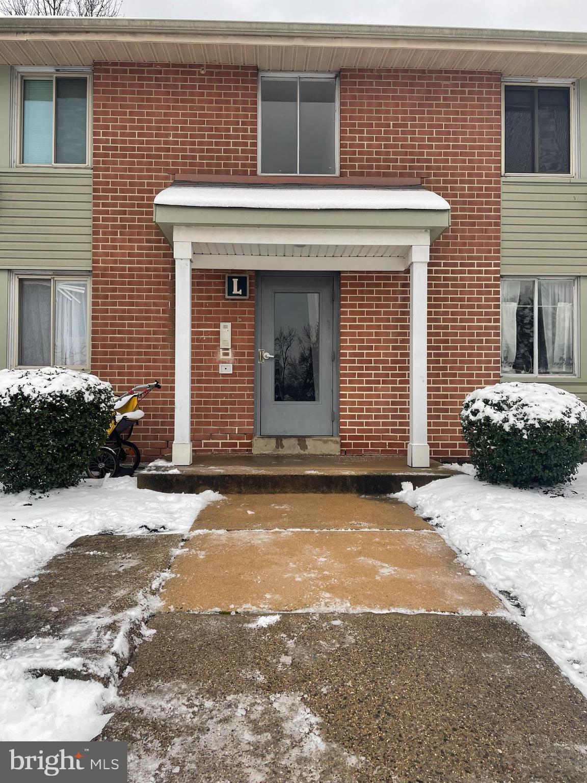 This bright and beautifully updated 2-bedroom apartment offers the perfect blend of comfort and convenience, just one mile from Costco and the King of Prussia Mall. Flooded with natural light, the space features stunning hardwood floors throughout and a modern kitchen and bathroom with thoughtful updates. Enjoy the ease of having your own in-unit washer and dryer, along with a dedicated parking space and basement storage space. With its prime location and stylish interior, this is a fantastic opportunity to enjoy suburban living with easy access to top shopping and dining destinations. Schedule your tour today!
Note: contact your own agent to schedule a tour, income req 3.5x monthly rent, 600 min credit, HOA does not allow pets, all over 18 must apply on brokerage website, application fee $55