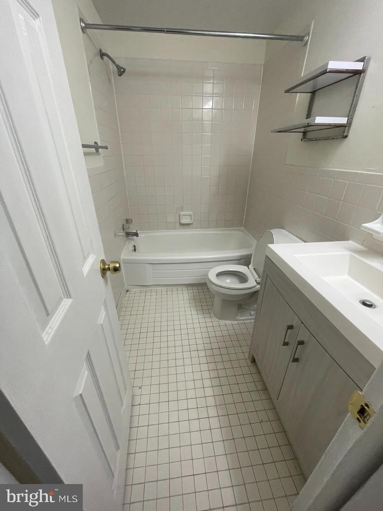 COURT OF HENDERSON - Residential Lease