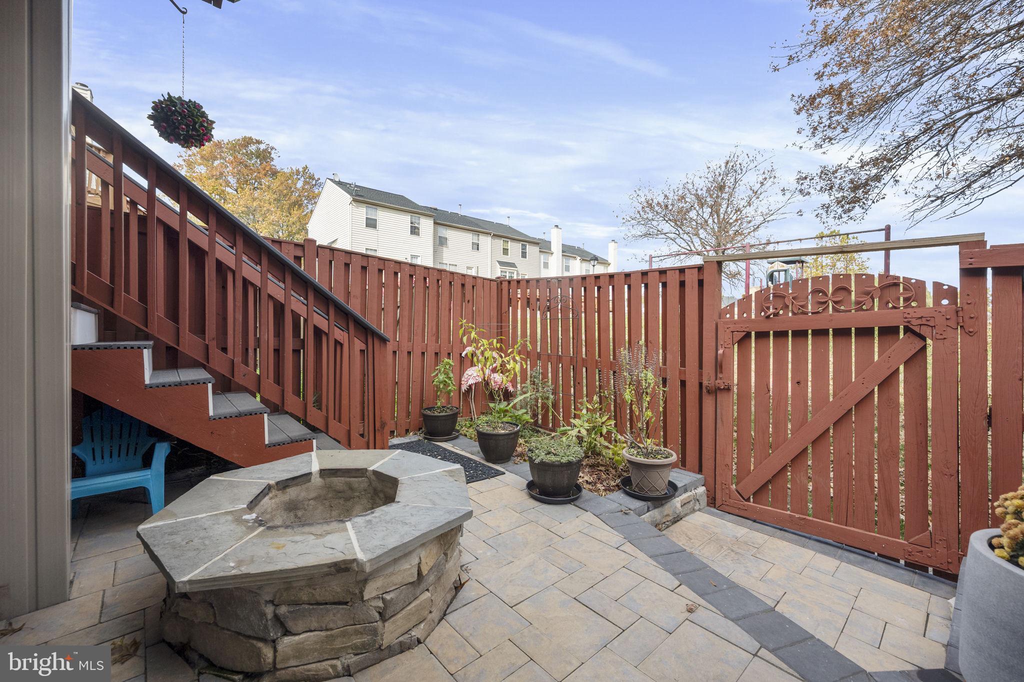 TUDOR OAKS (TH) - Residential