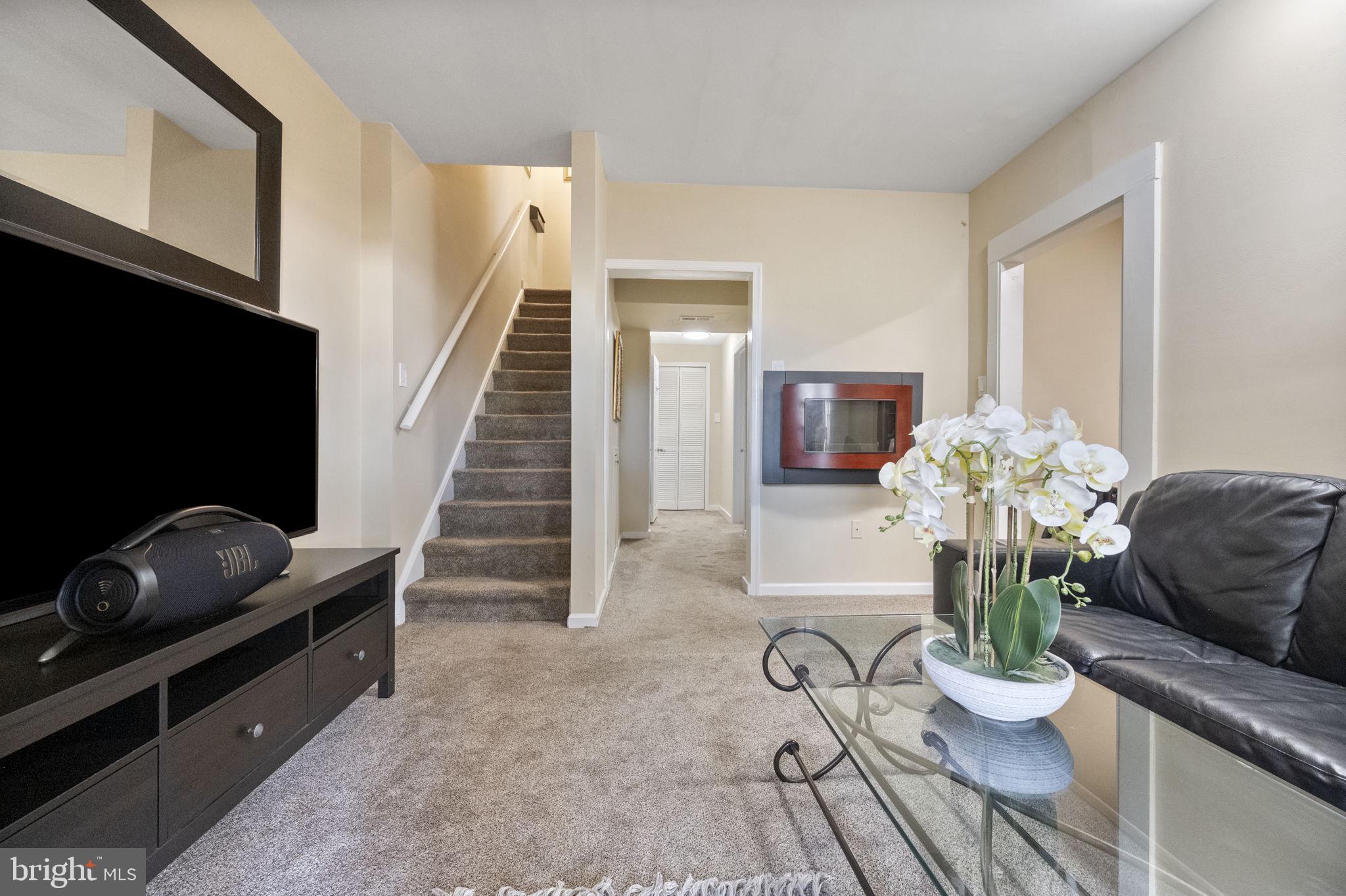 TUDOR OAKS (TH) - Residential