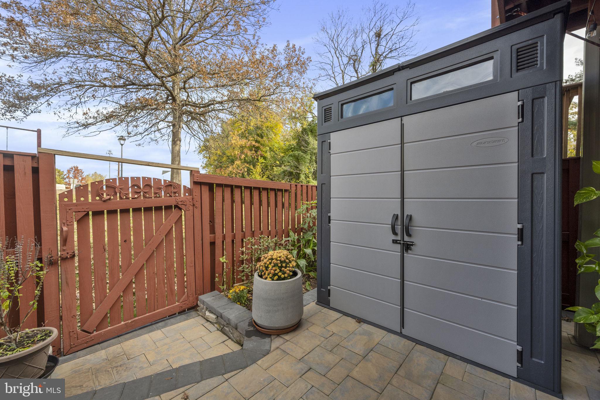 TUDOR OAKS (TH) - Residential