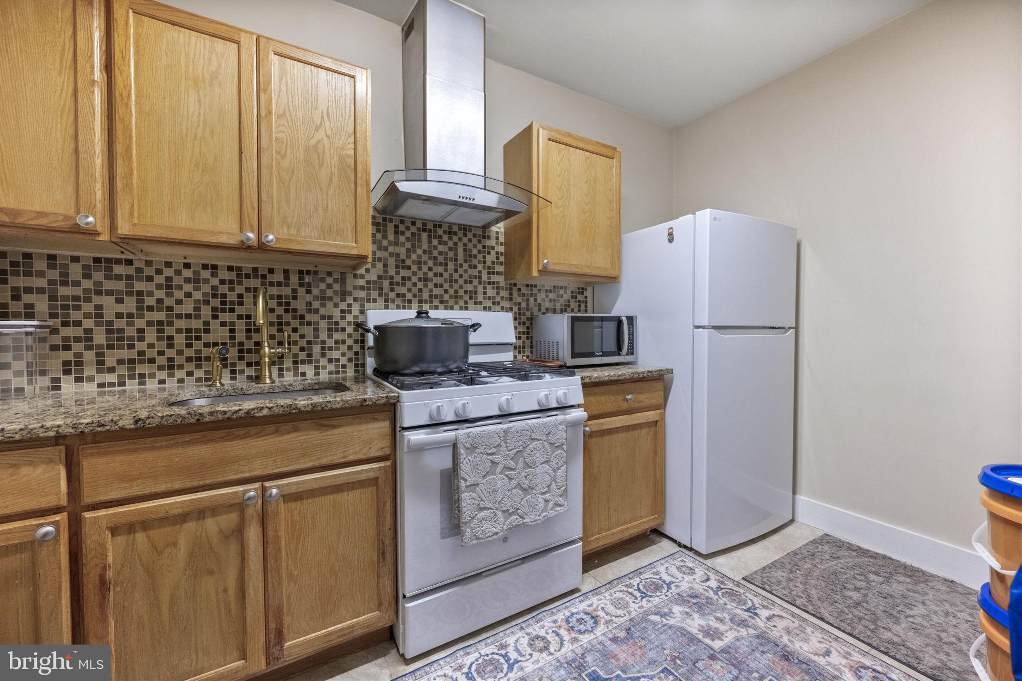 TUDOR OAKS (TH) - Residential