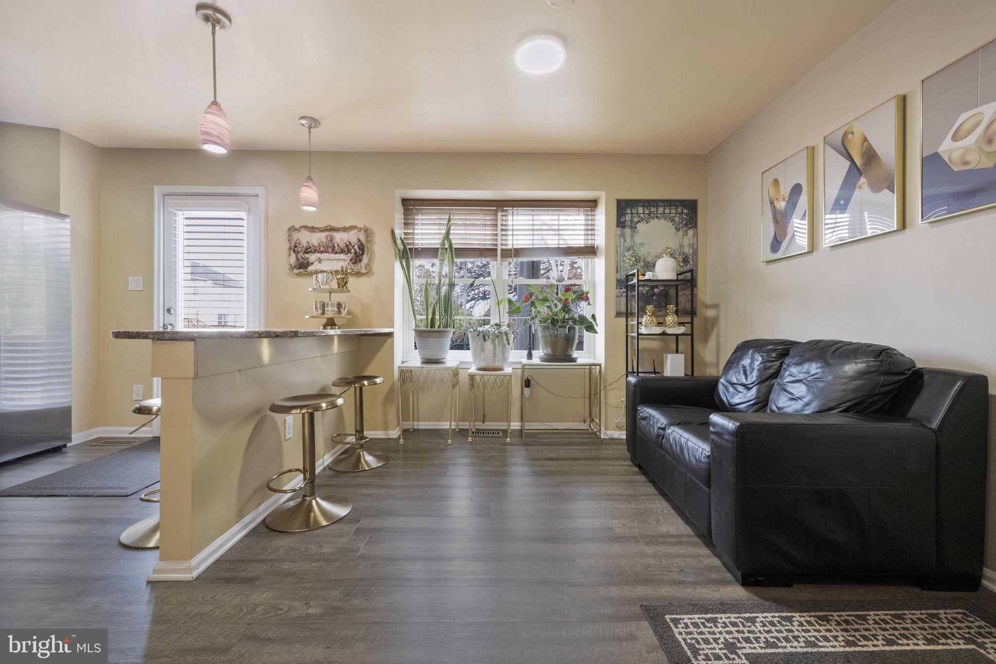 TUDOR OAKS (TH) - Residential