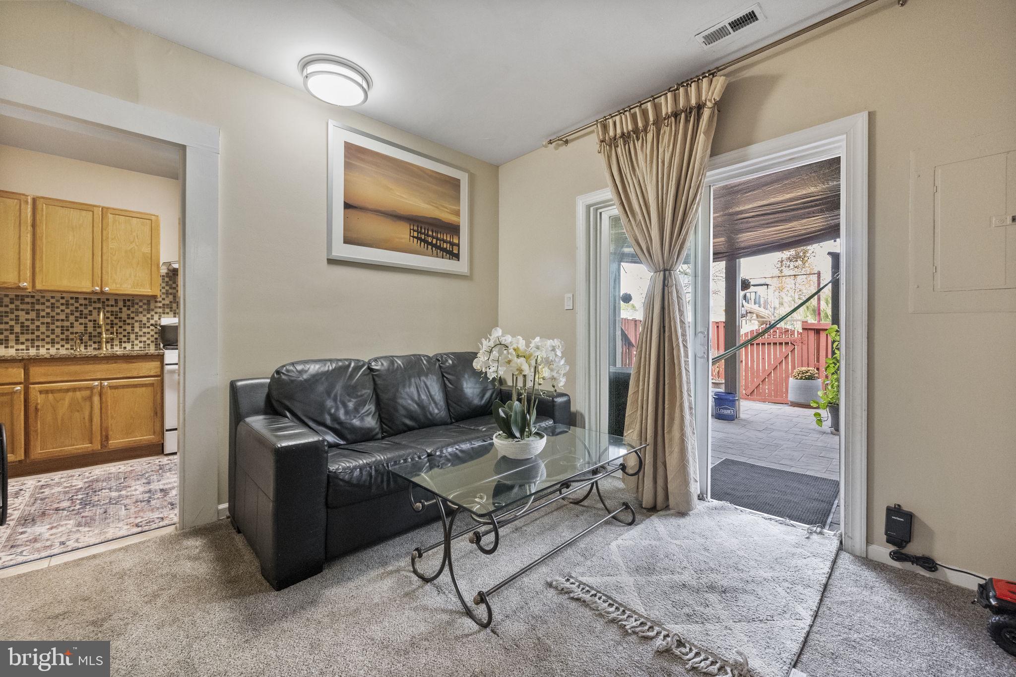 TUDOR OAKS (TH) - Residential