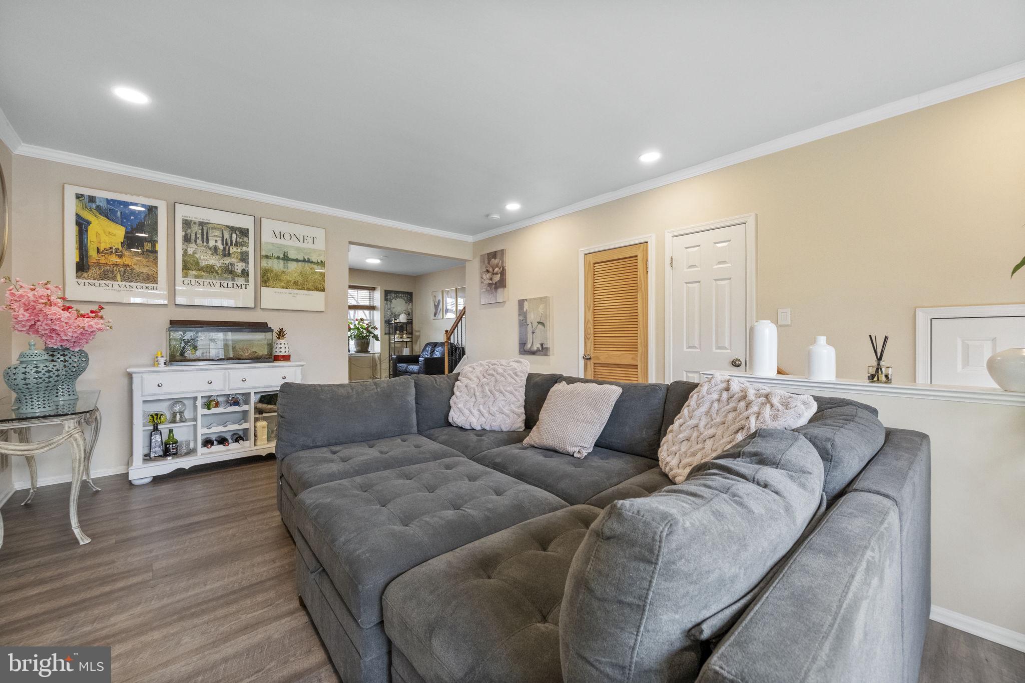 TUDOR OAKS (TH) - Residential