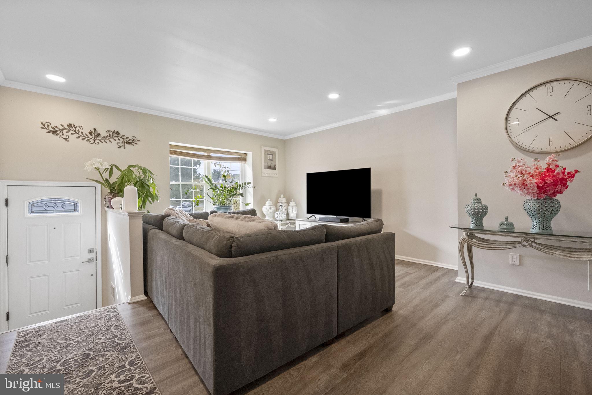 TUDOR OAKS (TH) - Residential