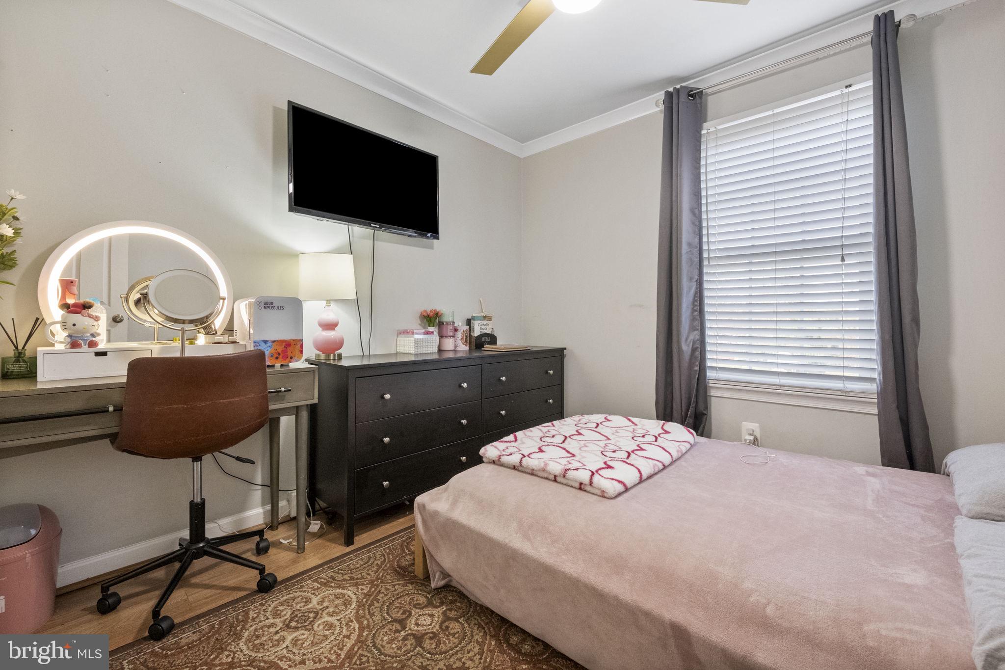 TUDOR OAKS (TH) - Residential