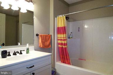 LINCOLN ESTATES - Residential Lease