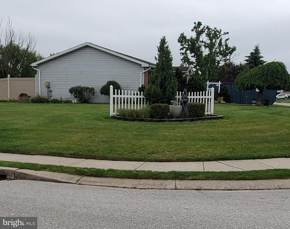 2111 PINEVIEW CIRCLE