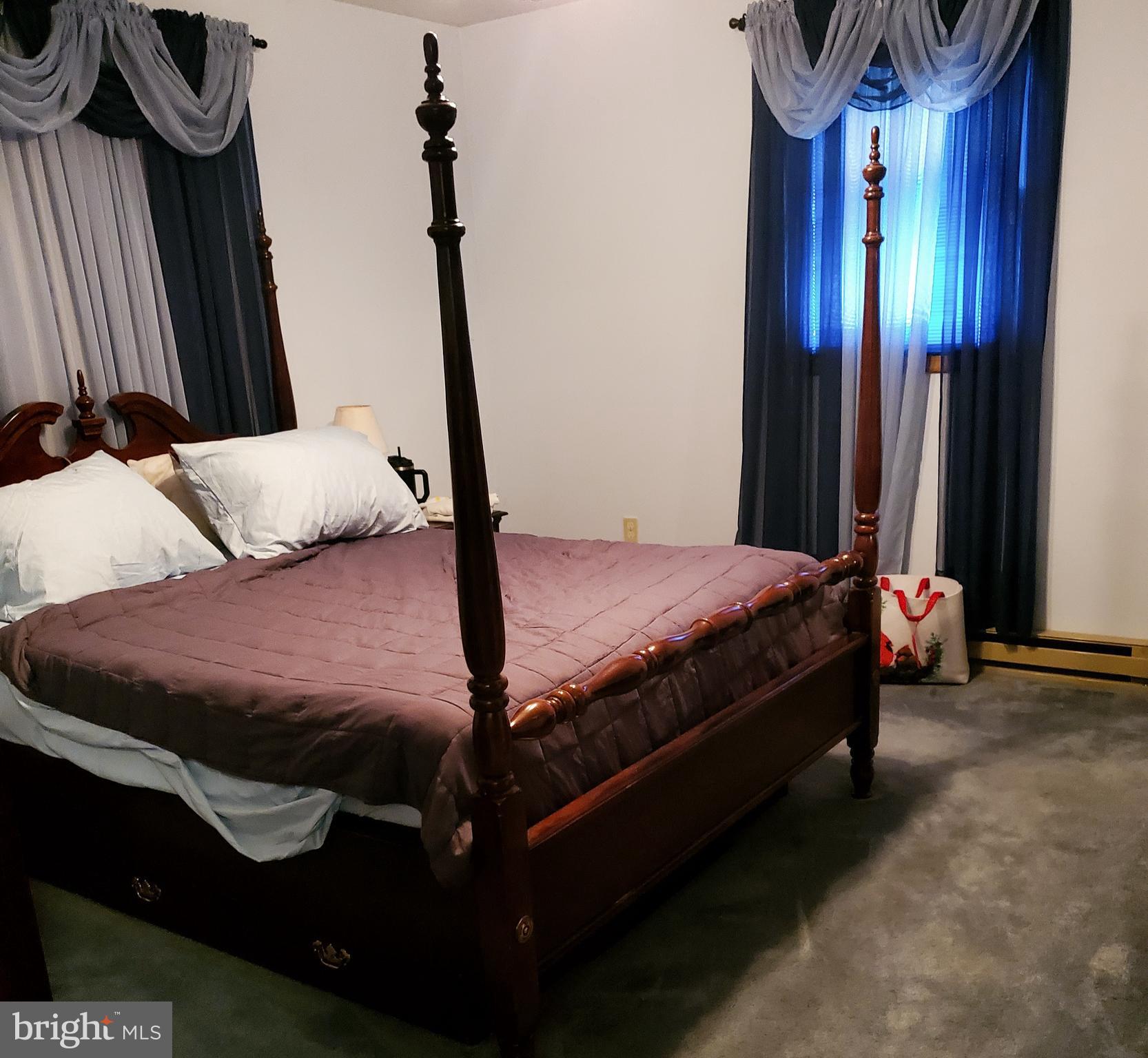 2111 PINEVIEW CIRCLE