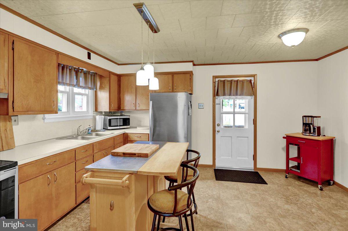 WEST LAWN - Residential