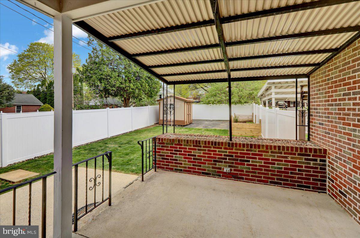 WEST LAWN - Residential