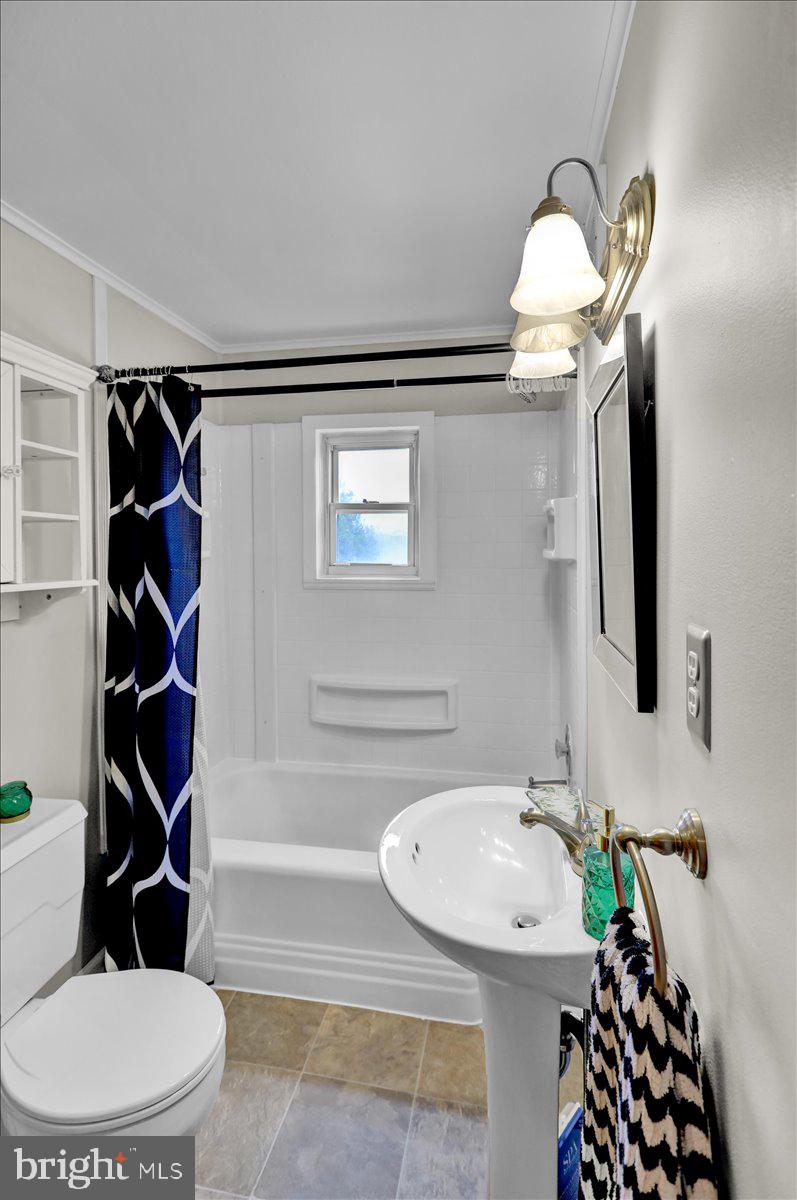 WEST LAWN - Residential