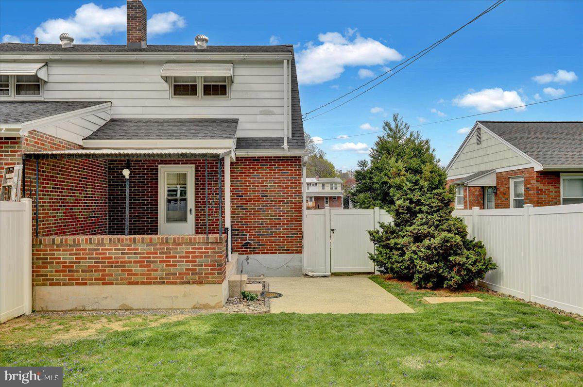 WEST LAWN - Residential