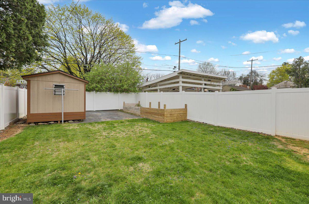 WEST LAWN - Residential