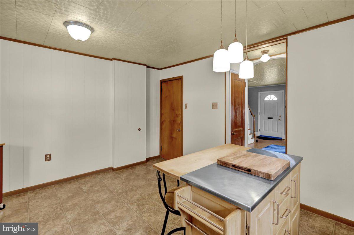 WEST LAWN - Residential