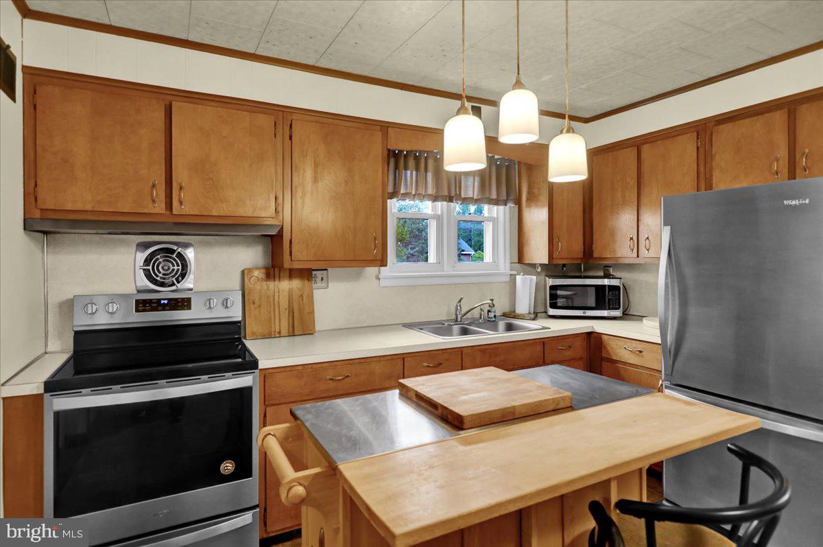 WEST LAWN - Residential