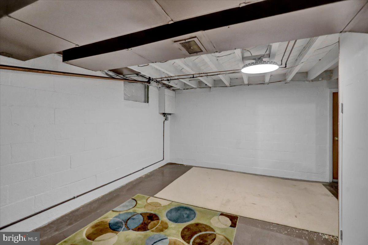 WEST LAWN - Residential