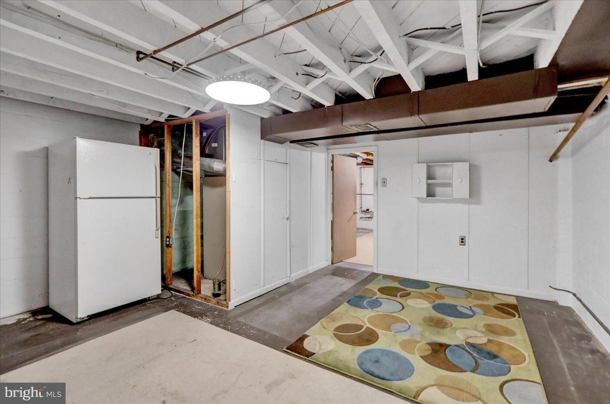 WEST LAWN - Residential