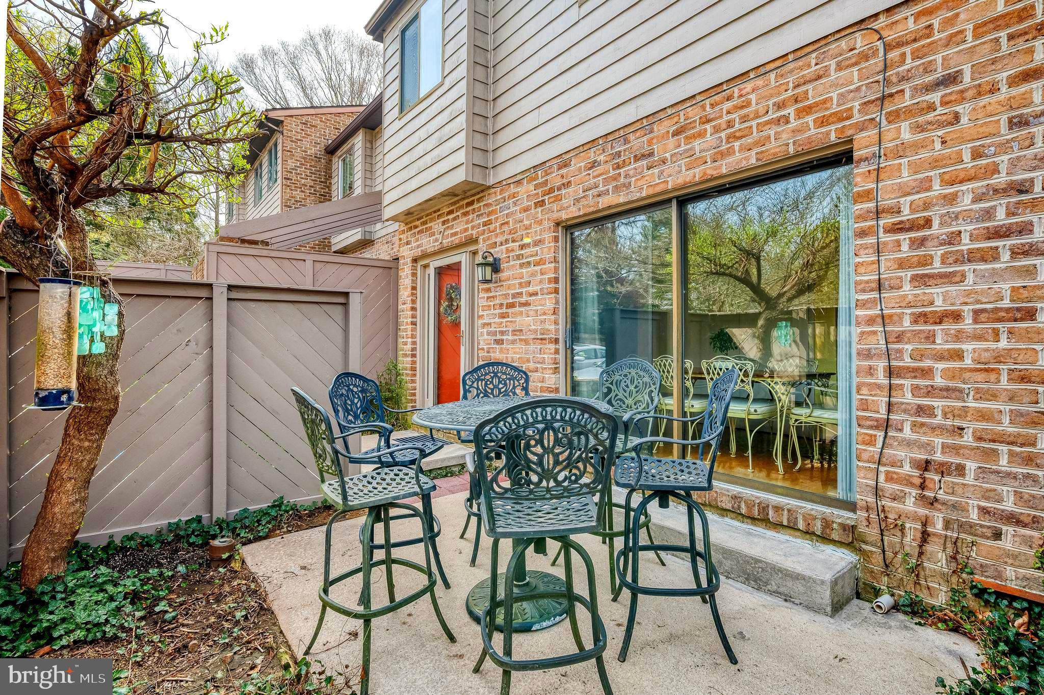 7 HAMPSHIRE WOODS COURT