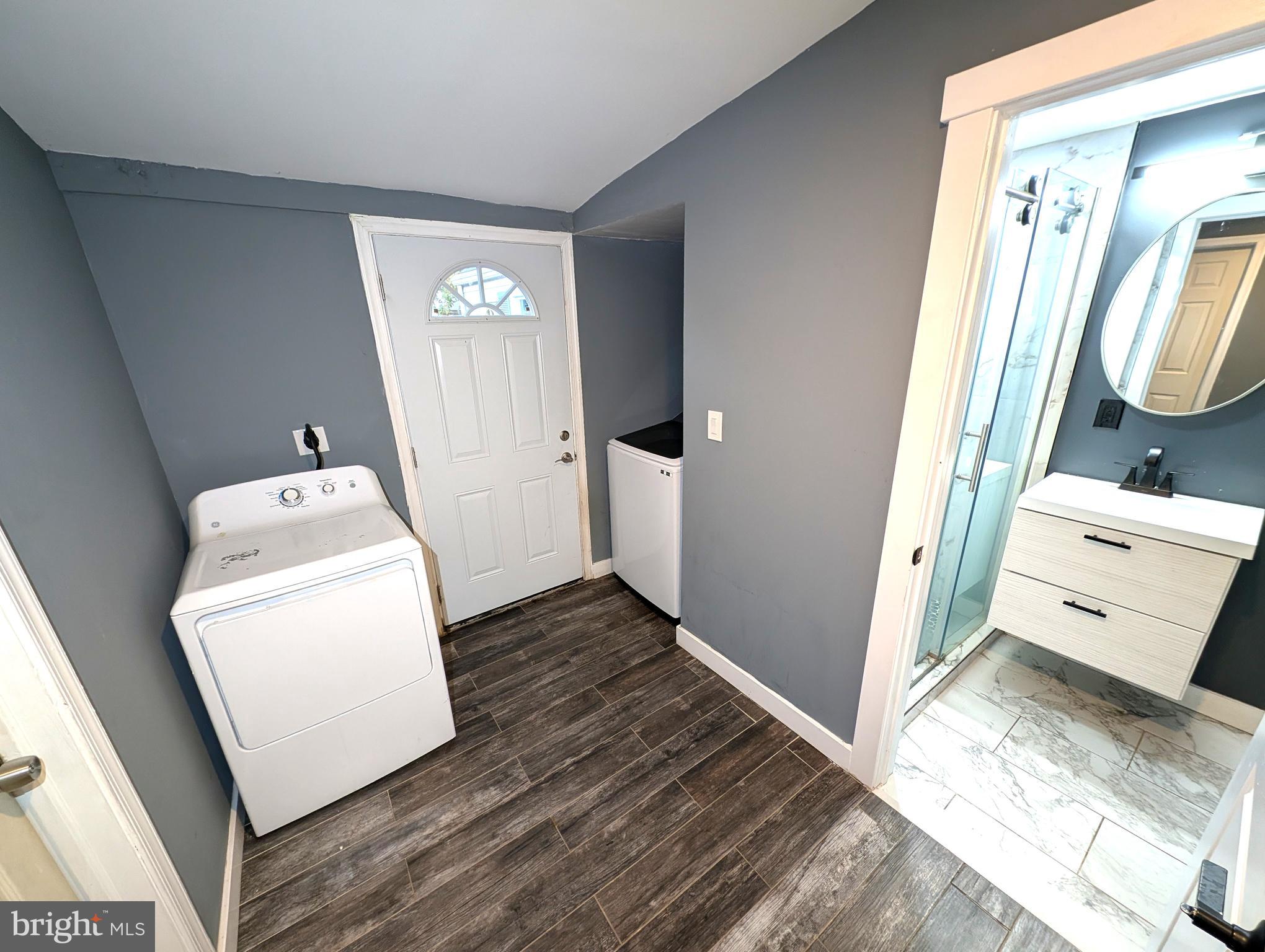 WATERS EDGE - Residential