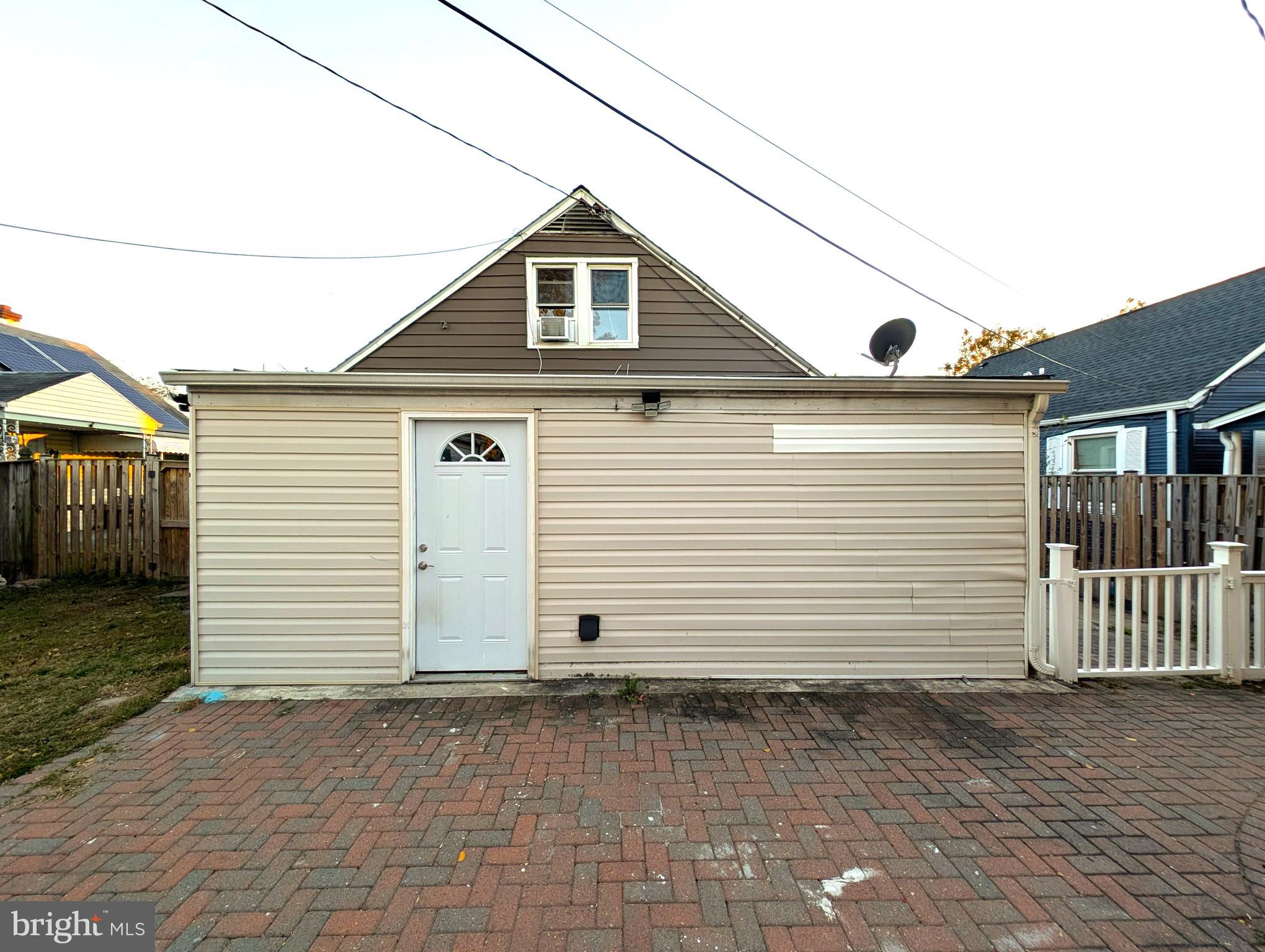 WATERS EDGE - Residential