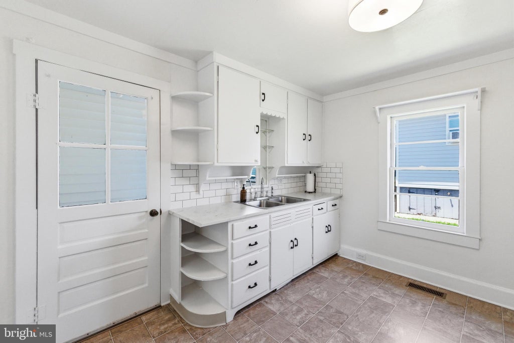 Photo of 522 Luray Avenue, LURAY, VA 22835 (MLS # VAPA2006526)