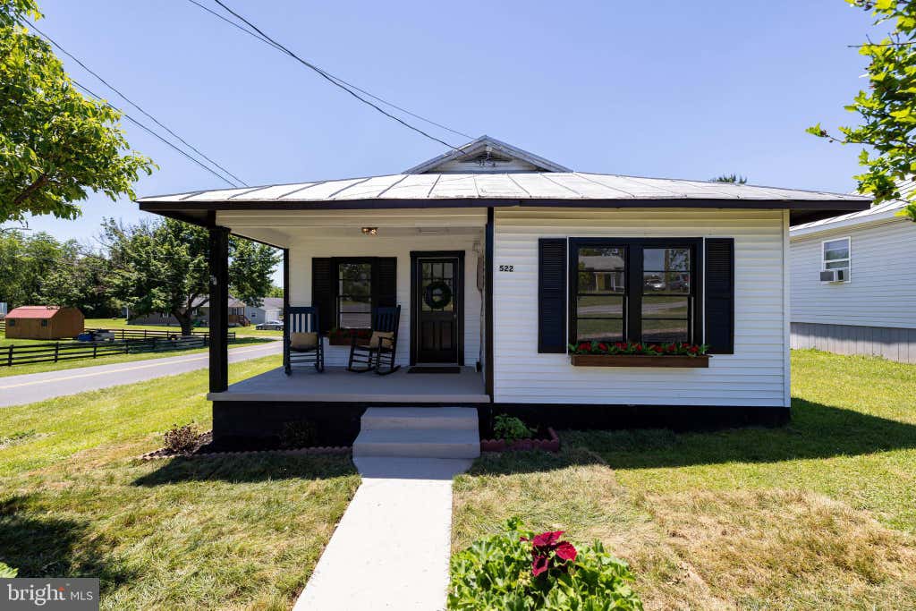 Photo of 522 Luray Avenue, LURAY, VA 22835 (MLS # VAPA2006526)
