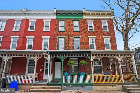 Townhouse For Sale - 261 Delaware Street<br/> HARRISBURG, PA 17102
