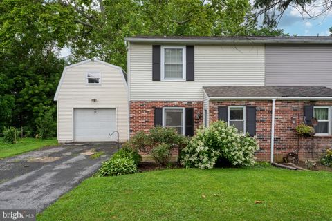 Photo of 538 Creekside Lane, MOUNT JOY, PA 17552 (MLS # PALA2071900)